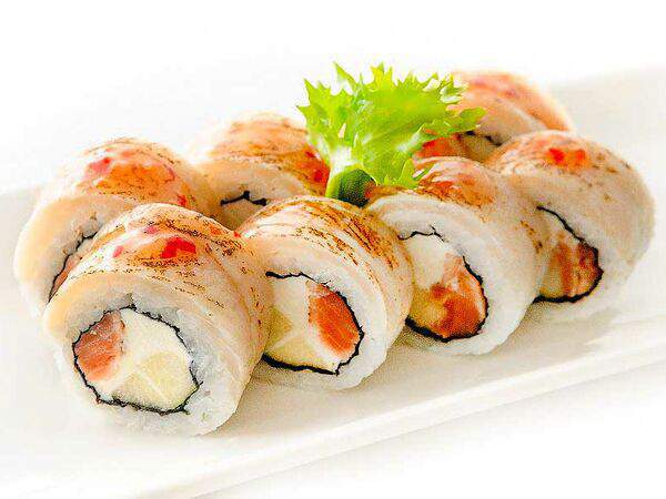 Fusion Sushi - Ролл с опаленным окунем и яблоком