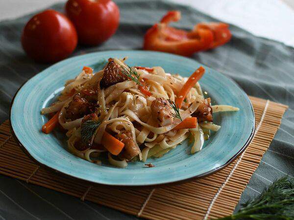 ТомЯмчик - Удон с курицей в сливочно-чесночном соусе