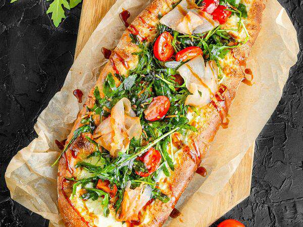 Pizza il gusto - Фокачча с рукколой и карпаччо из курицы