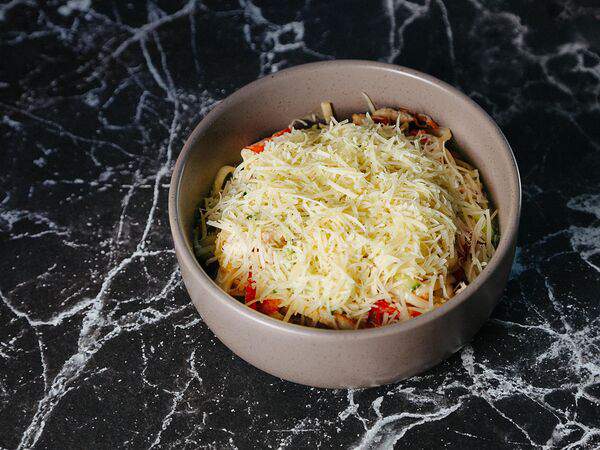 Роллы на районе - Лапша с копченой куриной грудкой в сливочном соусе с пармезаном