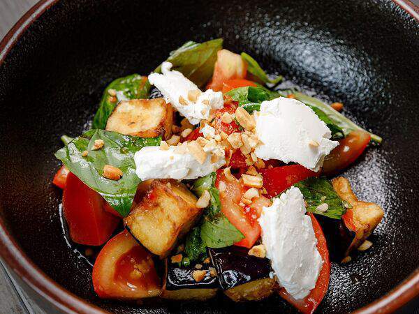 Liman - Салат с хрустящими баклажанами и творожным сыром