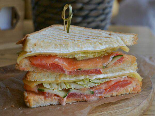 Pankoff Bakery - Сэндвич с сёмгой и овощами