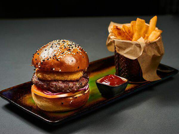 Terrace - Бургер с котлетой из баранины и жареным сулугуни