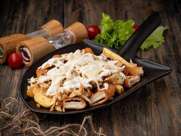 Leo shaverma and bar - Картофель по-канадски с курицей