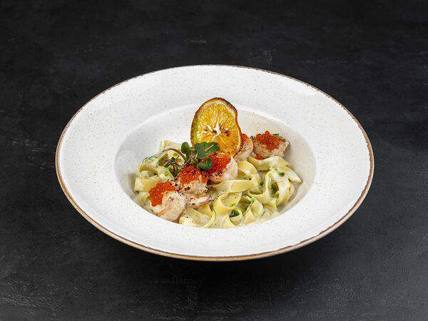 Театральный буфетъ - Паста с креветками и салатом чука