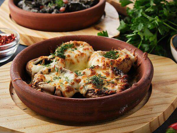 Садж - Шампиньоны, запечённые с сыром сулугуни