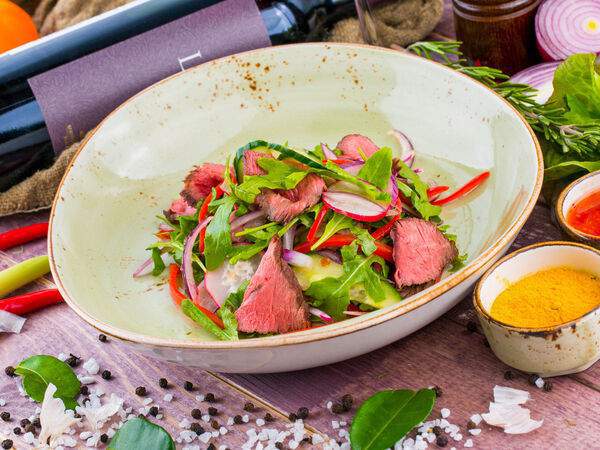 Кафе Nебо - Салат с ростбифом и рукколой