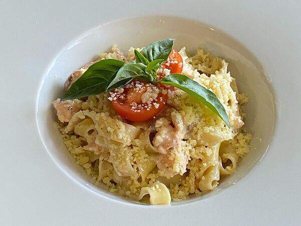 Акапулько - Фетучини с лососем и соусом Дор Блю