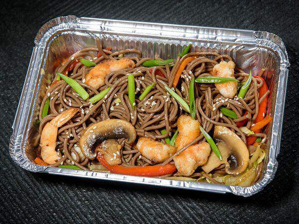 Sushi Life - Соба с креветками под устричным соусом