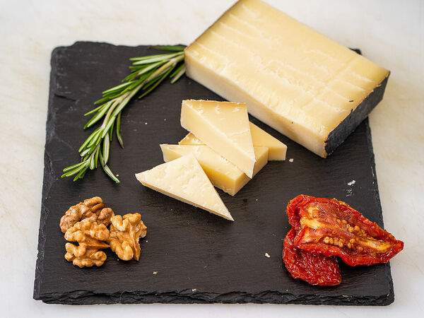 Probka hall - Сыр Фьор делле Альпи