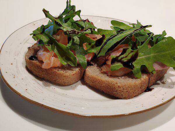 Импресс - Брускетта со слабосоленой семгой