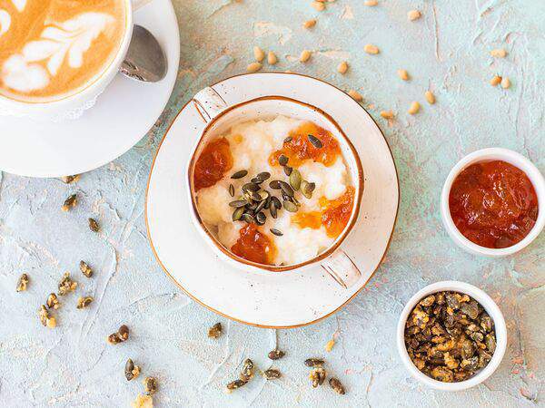 Кофебулка - Каша рисовая с персиковым джемом и тыквенными семечками