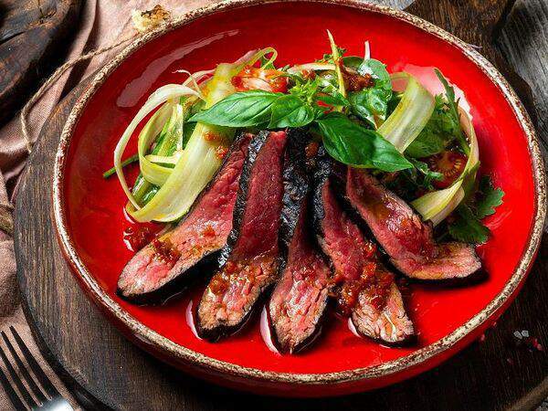 Toscana grill - Стейк с салатом по-флорентийски с черной говядиной