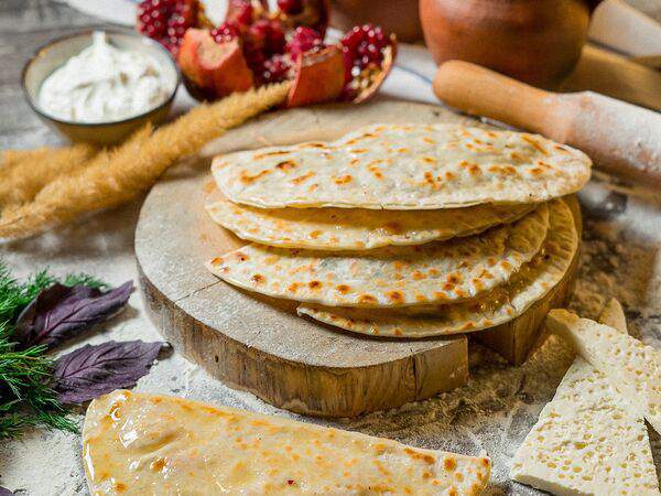 Миндаль - Кутаб с сыром и помидорами