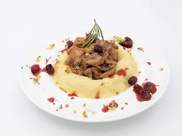 Сальвадор - Говядина По-Строгановски с красным соусом