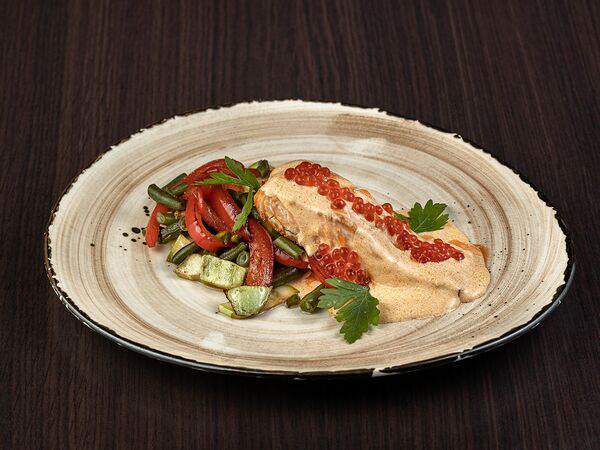 Veranda - Лосось с овощным сотэ в соусе том ям