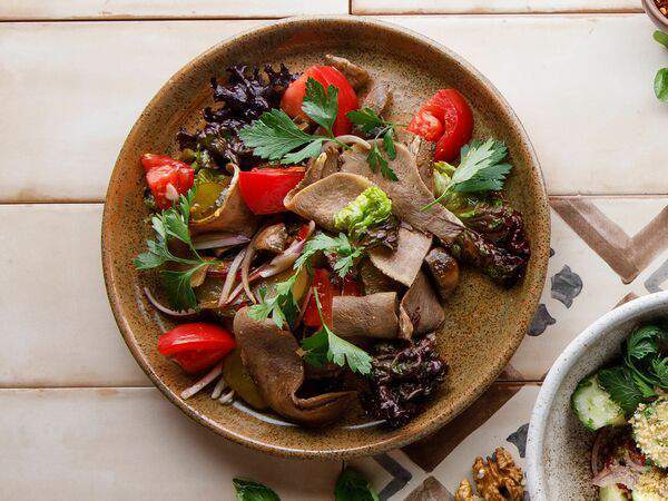 Хачо и Пури - Салат восточный с языком и грибами