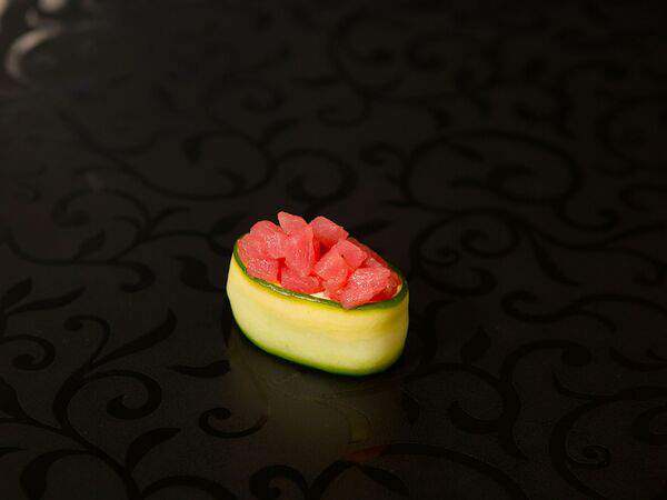 Sushi-country - Гункан острый с тунцом и огурцом