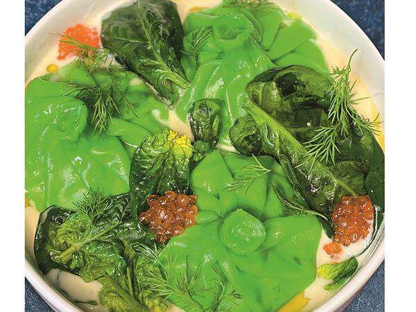 По тихому - Зеленые хинкали с лососем, шпинатом и страчателлой