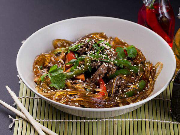 Kimchi Chicken - Вок со стеклянной лапшой в корейском соусе