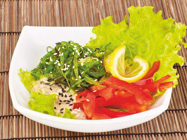 Iwok - Салат Кайсо с паприкой в ореховом соусе