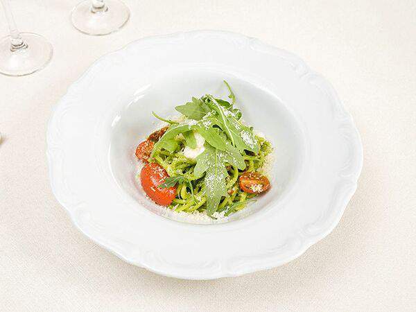 Сенкевич - Спагетти с сыром страчателла, вялеными томатами и соусом песто