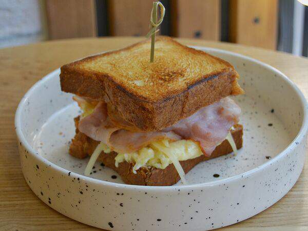 Кофейня Pankoff Bakery - Скрамбл сэндвич