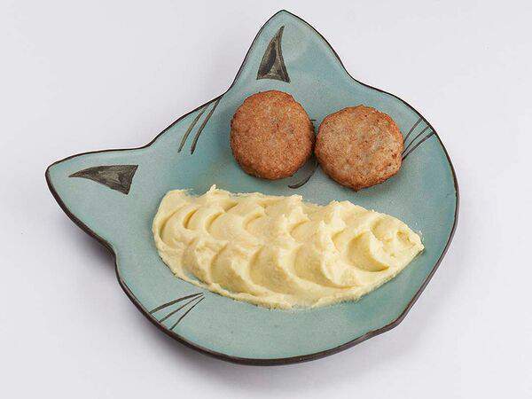 Урюк - Жареные куриные котлетки с картофельным пюре