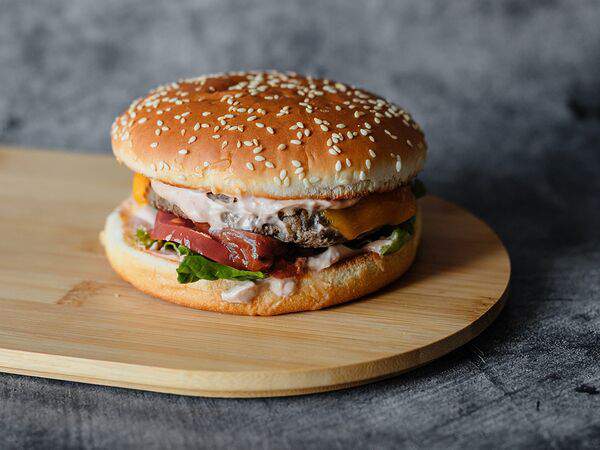 Сад On line - Бургер с котлетой из фермерской говядины и сыром чеддер