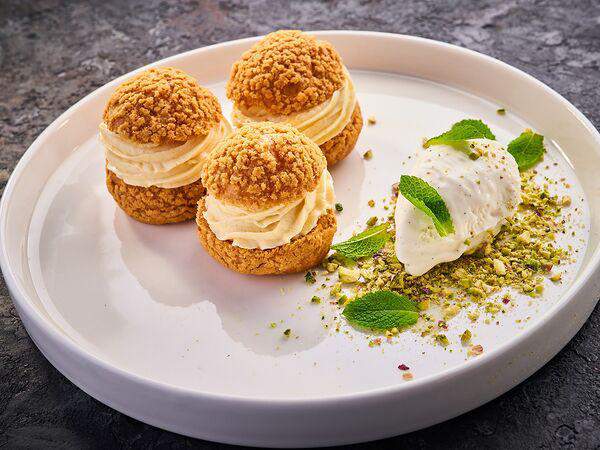 Eshak - Мини-профитроли с грушевым сорбетом