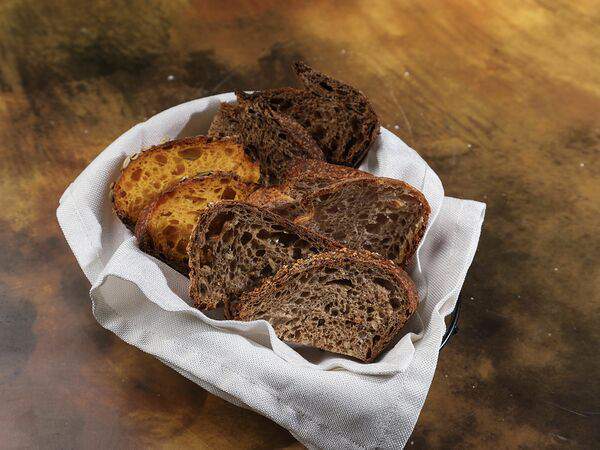 Ресторан 1991 - Хлебная корзина с маслом ручной работы