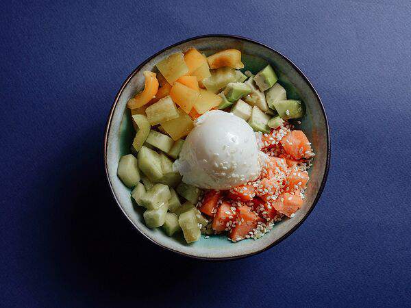 Блин & Coffee - Боул с киноа и лососем