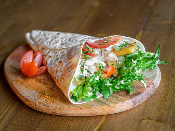 Leo shaverma and bar - Шаверма с курицей Греческая Сувлаки