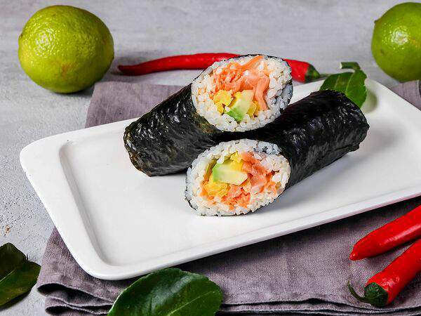 Kung Pho - Суши-ритто с лососем