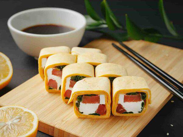 Суша - Тортилья с копчёным лососем