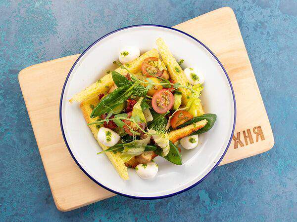 Кафе Кухня - Теплый салат с бужениной и моцареллой