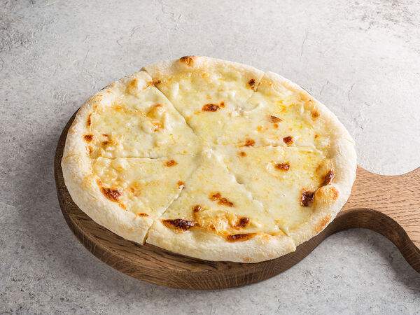 Море рядом - Пицца Четыре сыра из дровяной печи