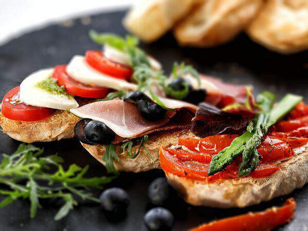 Familia - Ассорти брускет с пармой