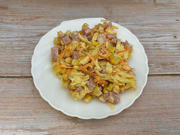Сарафан - Салат с копченой колбасой и сыром