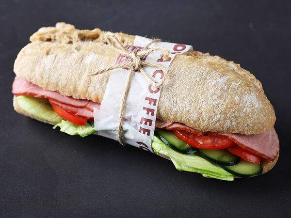 Costa Coffee - Багет с говядиной и горчицей