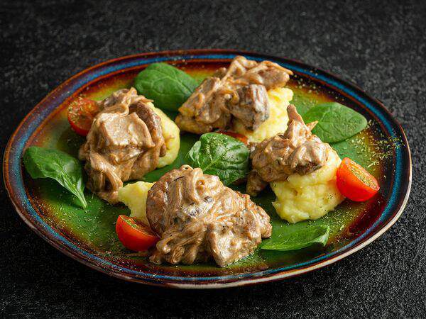 Jager restopub - Телятина в соусе из белых грибов