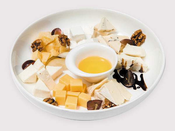 Самое популярное кафе - Сырная тарелка