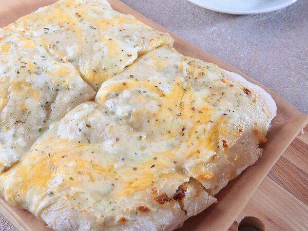 Rose Cafe - Пицца Римская с тремя сырами