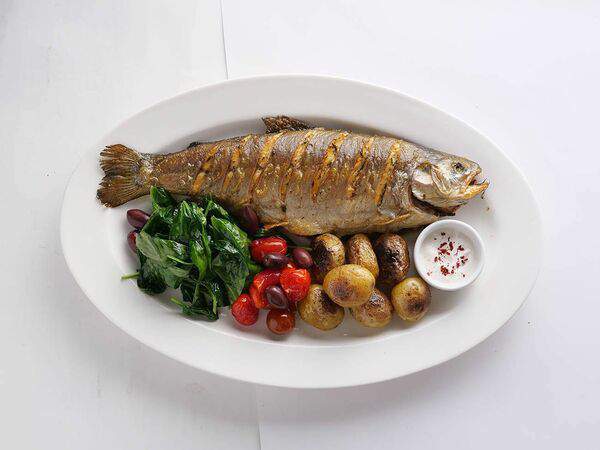 Lamadjo - Сибас на мангале со шпинатом