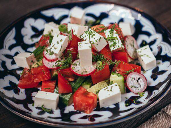 Samsa plov project - Салат Свежие овощи с брынзой