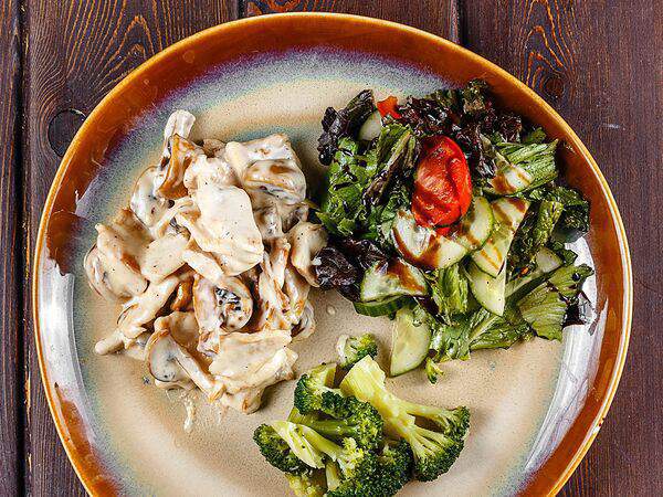 Vo Dvore - Куриная грудка в сливочном соусе