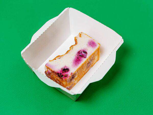 Ulandy Cafe - Запеканка творожная с черной смородиной