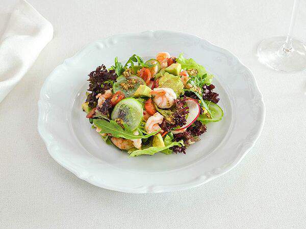 Сенкевич - Креветки с авокадо и томатами конфи