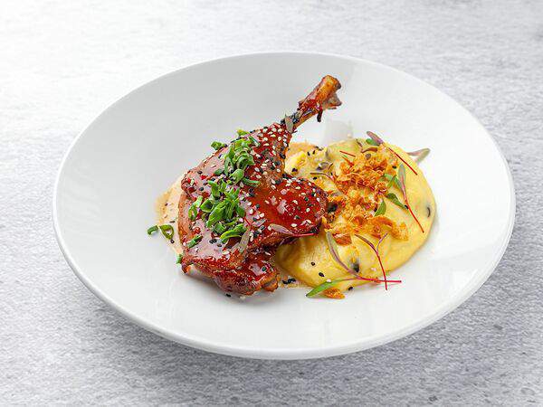 Port42 - Утиная ножка, глазированная в соусе хойсин