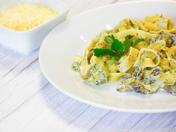 Лайвер - Паста со шпинатом и сливками